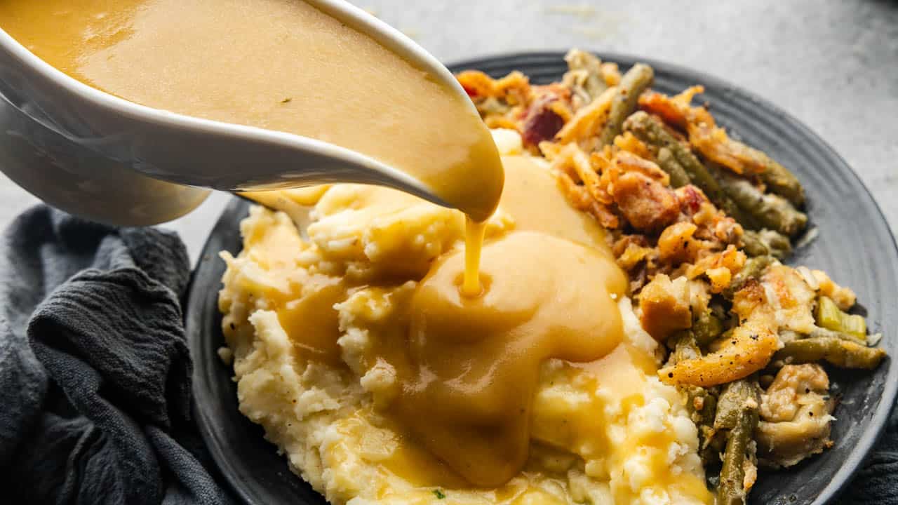 Whip Up Delicious Gravy: No Drippings? No Problem!